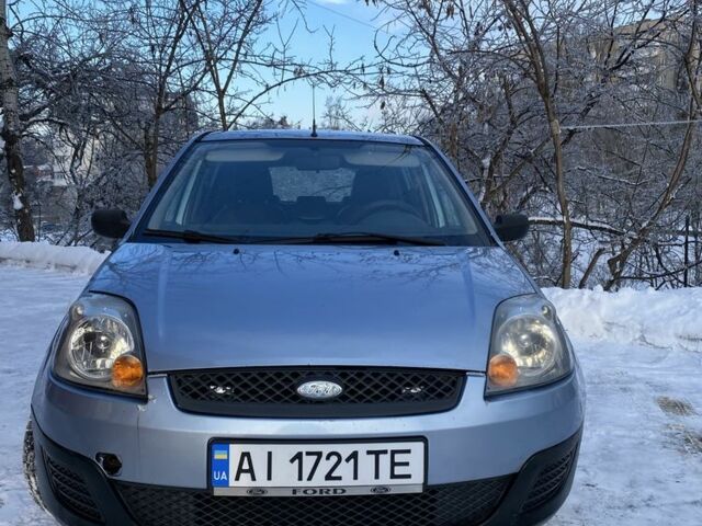 Синий Форд Фиеста, объемом двигателя 1.3 л и пробегом 242 тыс. км за 3200 $, фото 1 на Automoto.ua