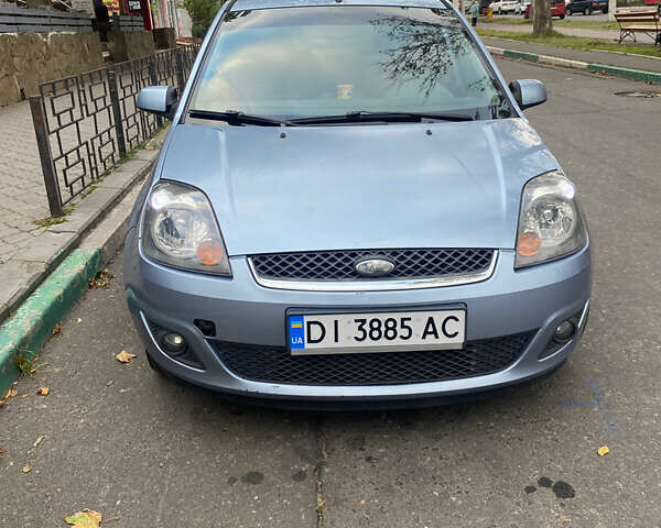 Синий Форд Фиеста, объемом двигателя 1.4 л и пробегом 156 тыс. км за 4000 $, фото 1 на Automoto.ua