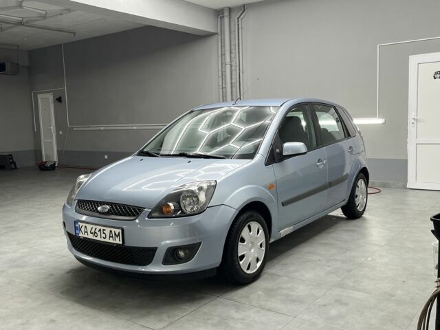 Синий Форд Фиеста, объемом двигателя 1.4 л и пробегом 160 тыс. км за 2999 $, фото 1 на Automoto.ua