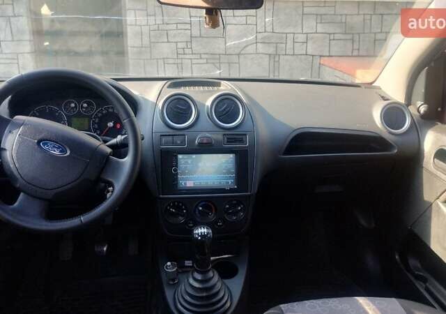 Синий Форд Фиеста, объемом двигателя 1.4 л и пробегом 226 тыс. км за 3600 $, фото 1 на Automoto.ua