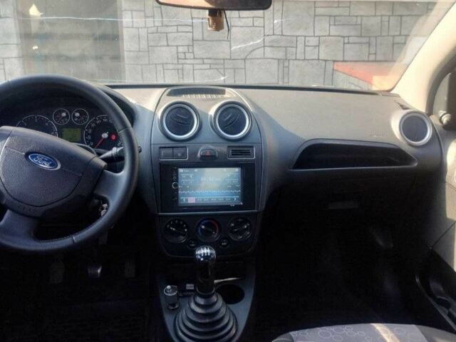 Синий Форд Фиеста, объемом двигателя 1.4 л и пробегом 222 тыс. км за 3200 $, фото 1 на Automoto.ua