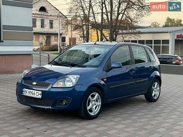 Синій Форд Фієста, об'ємом двигуна 1.4 л та пробігом 255 тис. км за 3250 $, фото 1 на Automoto.ua