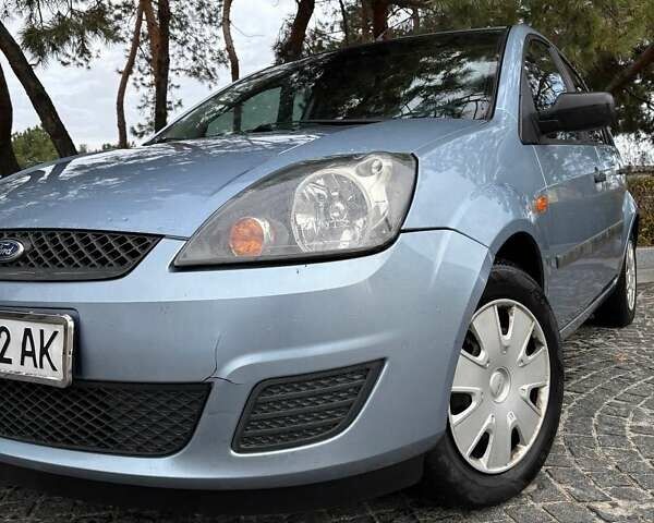 Синій Форд Фієста, об'ємом двигуна 1.4 л та пробігом 301 тис. км за 3700 $, фото 1 на Automoto.ua