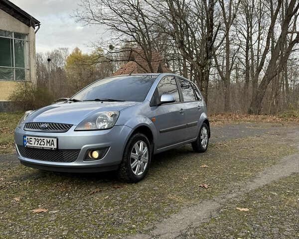 Синий Форд Фиеста, объемом двигателя 1.4 л и пробегом 155 тыс. км за 4800 $, фото 1 на Automoto.ua