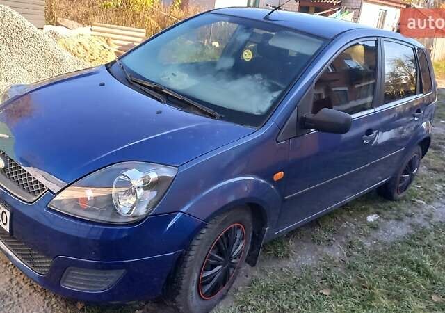 Синій Форд Фієста, об'ємом двигуна 1.24 л та пробігом 255 тис. км за 3600 $, фото 1 на Automoto.ua