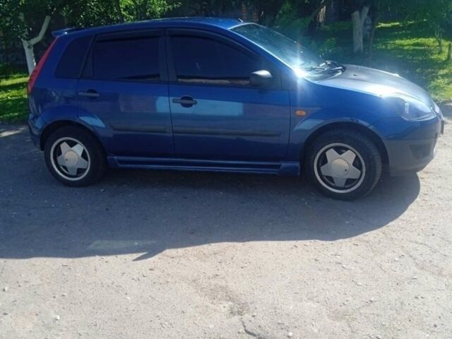 Синій Форд Фієста, об'ємом двигуна 1.3 л та пробігом 197 тис. км за 3800 $, фото 1 на Automoto.ua