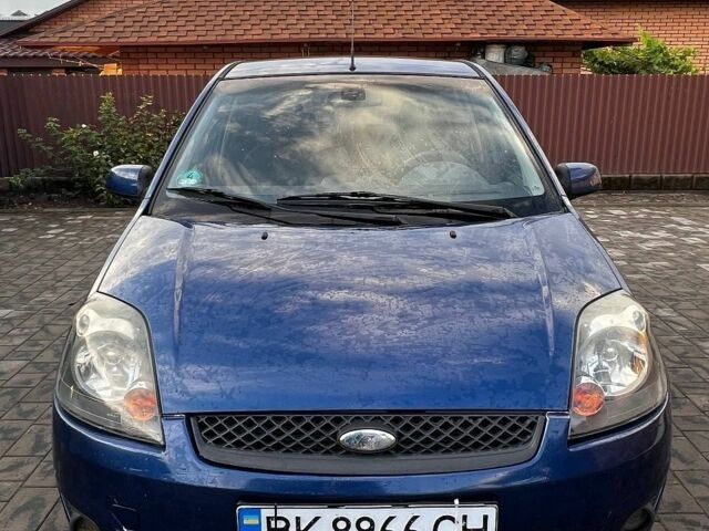 Синій Форд Фієста, об'ємом двигуна 1.4 л та пробігом 253 тис. км за 3000 $, фото 1 на Automoto.ua