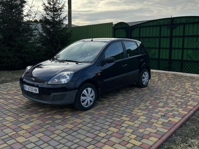 Синій Форд Фієста, об'ємом двигуна 1.3 л та пробігом 121 тис. км за 4200 $, фото 1 на Automoto.ua