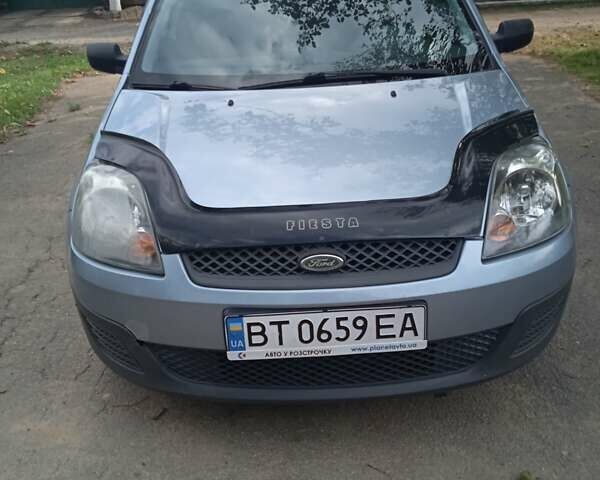Синий Форд Фиеста, объемом двигателя 1.39 л и пробегом 318 тыс. км за 4000 $, фото 1 на Automoto.ua