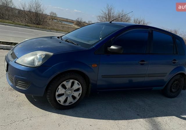 Синий Форд Фиеста, объемом двигателя 1.4 л и пробегом 245 тыс. км за 3350 $, фото 1 на Automoto.ua