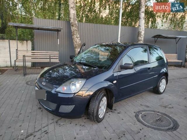 Синий Форд Фиеста, объемом двигателя 1.3 л и пробегом 200 тыс. км за 4500 $, фото 1 на Automoto.ua
