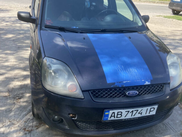 Синий Форд Фиеста, объемом двигателя 1.3 л и пробегом 248 тыс. км за 3300 $, фото 1 на Automoto.ua
