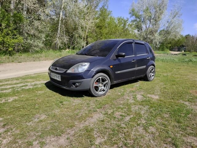 Синий Форд Фиеста, объемом двигателя 1.2 л и пробегом 167 тыс. км за 3200 $, фото 1 на Automoto.ua