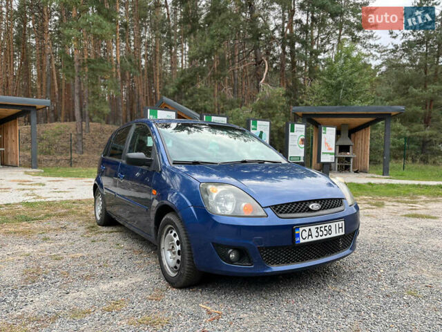 Синій Форд Фієста, об'ємом двигуна 1.4 л та пробігом 275 тис. км за 3900 $, фото 1 на Automoto.ua