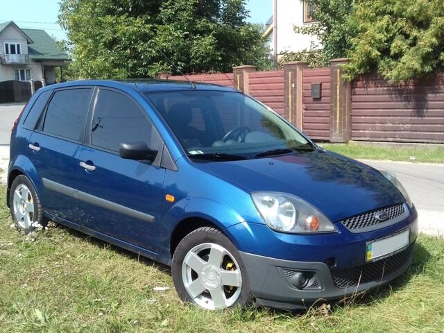 Синий Форд Фиеста, объемом двигателя 1.4 л и пробегом 63 тыс. км за 5800 $, фото 1 на Automoto.ua