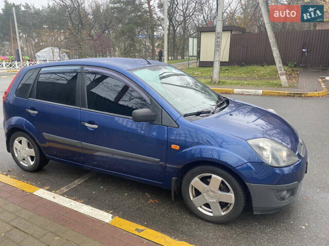 Синий Форд Фиеста, объемом двигателя 1.3 л и пробегом 159 тыс. км за 4500 $, фото 1 на Automoto.ua