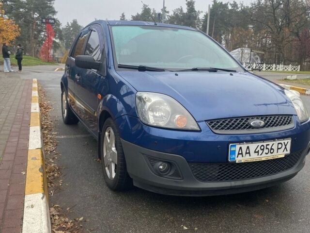 Синий Форд Фиеста, объемом двигателя 1.39 л и пробегом 160 тыс. км за 4300 $, фото 1 на Automoto.ua