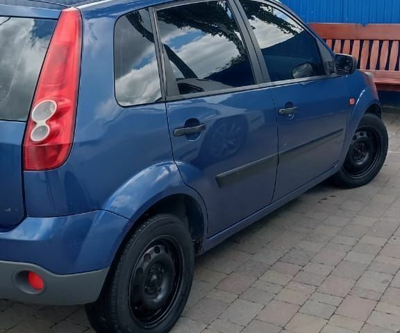 Синій Форд Фієста, об'ємом двигуна 1.4 л та пробігом 271 тис. км за 4300 $, фото 1 на Automoto.ua