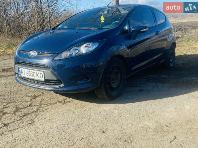 Синий Форд Фиеста, объемом двигателя 1.6 л и пробегом 200 тыс. км за 5500 $, фото 1 на Automoto.ua