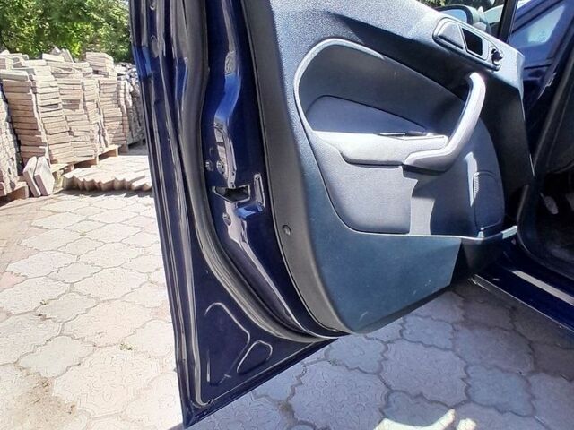 Синій Форд Фієста, об'ємом двигуна 1.4 л та пробігом 187 тис. км за 3199 $, фото 1 на Automoto.ua