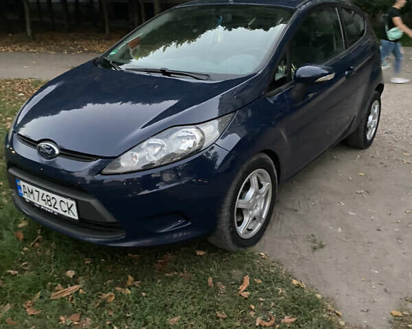 Синий Форд Фиеста, объемом двигателя 1.4 л и пробегом 280 тыс. км за 5100 $, фото 1 на Automoto.ua