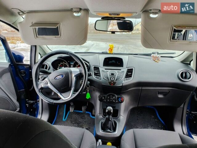 Синий Форд Фиеста, объемом двигателя 1 л и пробегом 173 тыс. км за 6800 $, фото 1 на Automoto.ua