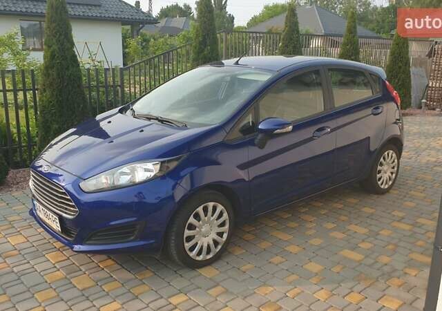 Синій Форд Фієста, об'ємом двигуна 1 л та пробігом 48 тис. км за 10500 $, фото 1 на Automoto.ua