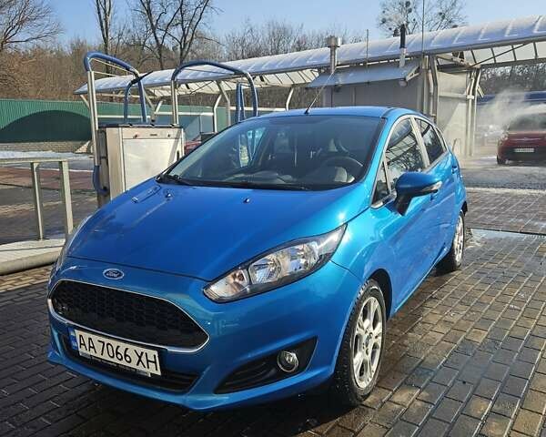Синий Форд Фиеста, объемом двигателя 1 л и пробегом 64 тыс. км за 9500 $, фото 1 на Automoto.ua