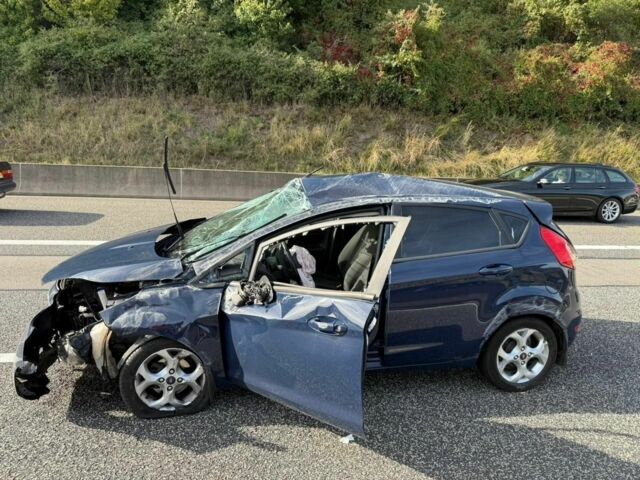 Синій Форд Фієста, об'ємом двигуна 0 л та пробігом 77 тис. км за 2150 $, фото 1 на Automoto.ua