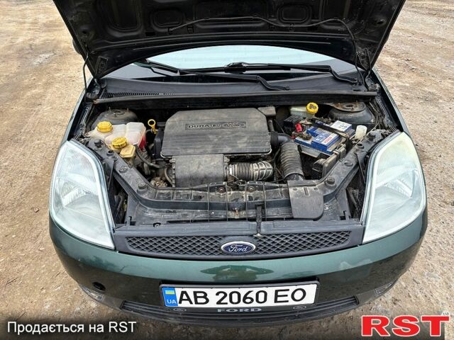 Зеленый Форд Фиеста, объемом двигателя 1.3 л и пробегом 208 тыс. км за 2600 $, фото 1 на Automoto.ua