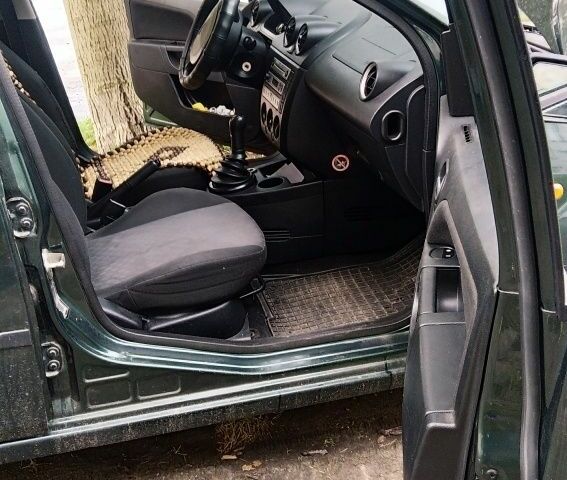 Зеленый Форд Фиеста, объемом двигателя 1.4 л и пробегом 270 тыс. км за 2500 $, фото 1 на Automoto.ua