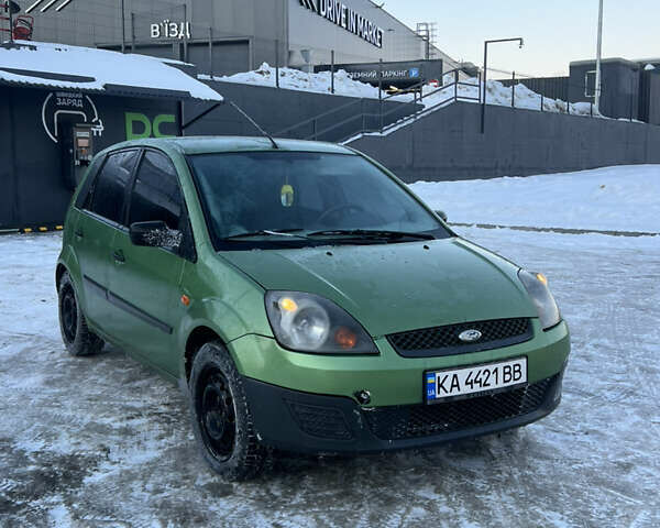 Зеленый Форд Фиеста, объемом двигателя 1.4 л и пробегом 301 тыс. км за 2800 $, фото 1 на Automoto.ua