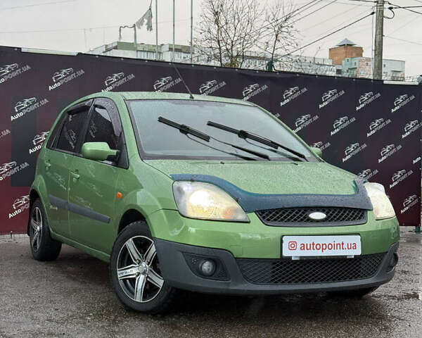 Зеленый Форд Фиеста, объемом двигателя 1.39 л и пробегом 125 тыс. км за 4700 $, фото 1 на Automoto.ua
