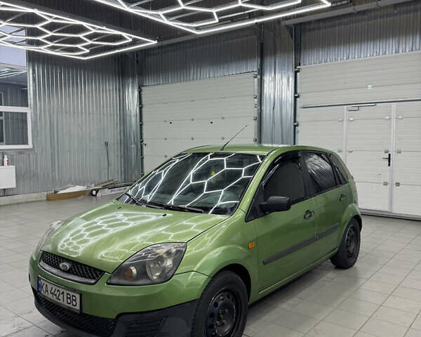Зелений Форд Фієста, об'ємом двигуна 1.4 л та пробігом 300 тис. км за 2550 $, фото 1 на Automoto.ua
