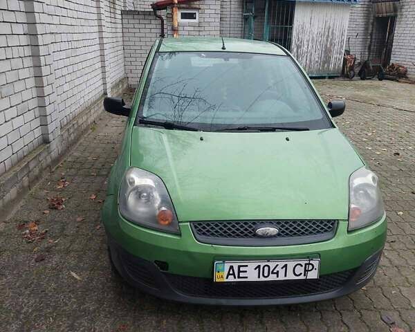 Зелений Форд Фієста, об'ємом двигуна 1.24 л та пробігом 197 тис. км за 3050 $, фото 1 на Automoto.ua