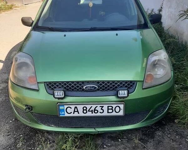 Зеленый Форд Фиеста, объемом двигателя 1.2 л и пробегом 300 тыс. км за 2700 $, фото 1 на Automoto.ua