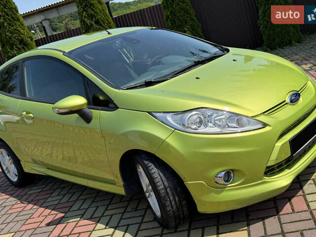 Зеленый Форд Фиеста, объемом двигателя 1.4 л и пробегом 295 тыс. км за 4500 $, фото 1 на Automoto.ua
