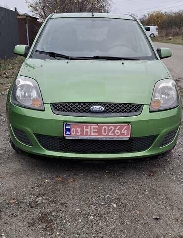 Зеленый Форд Фиеста, объемом двигателя 1.4 л и пробегом 175 тыс. км за 4400 $, фото 1 на Automoto.ua