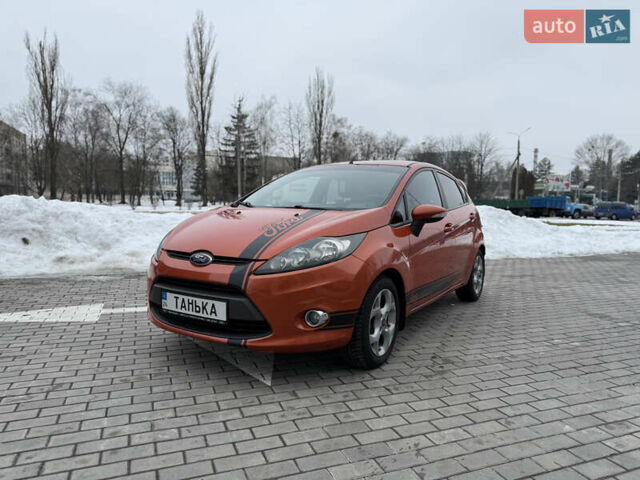 Помаранчевий Форд Фієста, об'ємом двигуна 1.39 л та пробігом 169 тис. км за 7200 $, фото 1 на Automoto.ua