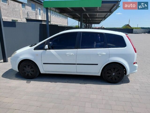 Белый Форд Focus C-Max, объемом двигателя 1.8 л и пробегом 335 тыс. км за 4400 $, фото 1 на Automoto.ua