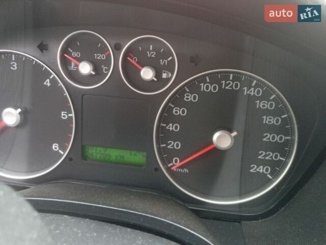 Серый Форд Focus C-Max, объемом двигателя 1.56 л и пробегом 247 тыс. км за 3900 $, фото 1 на Automoto.ua