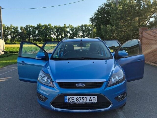 Синий Форд Focus C-Max, объемом двигателя 2 л и пробегом 253 тыс. км за 8000 $, фото 1 на Automoto.ua
