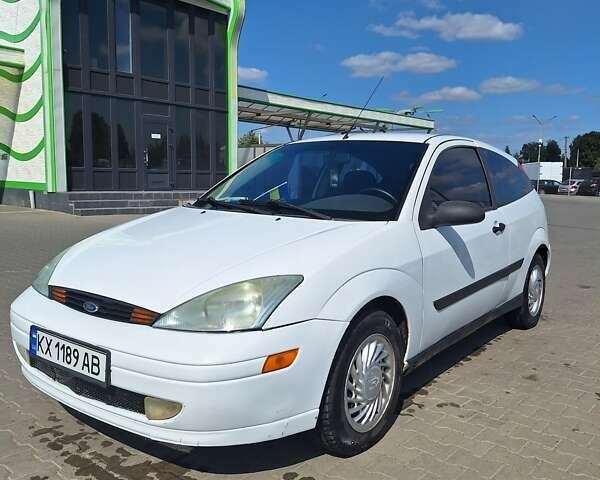 Белый Форд Фокус, объемом двигателя 2 л и пробегом 325 тыс. км за 3000 $, фото 1 на Automoto.ua