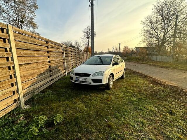 Білий Форд Фокус, об'ємом двигуна 1.4 л та пробігом 0 тис. км за 3000 $, фото 1 на Automoto.ua