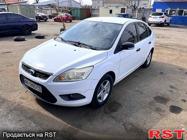Белый Форд Фокус, объемом двигателя 1.4 л и пробегом 313 тыс. км за 4200 $, фото 1 на Automoto.ua