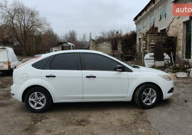 Белый Форд Фокус, объемом двигателя 1.4 л и пробегом 309 тыс. км за 4600 $, фото 1 на Automoto.ua