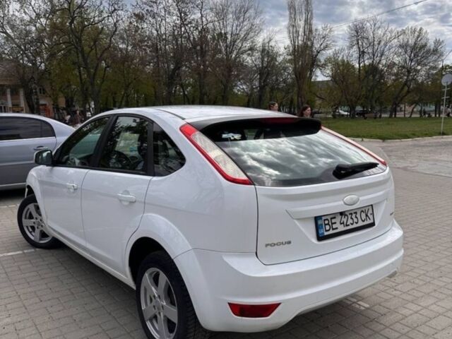 Белый Форд Фокус, объемом двигателя 1.6 л и пробегом 201 тыс. км за 5000 $, фото 1 на Automoto.ua