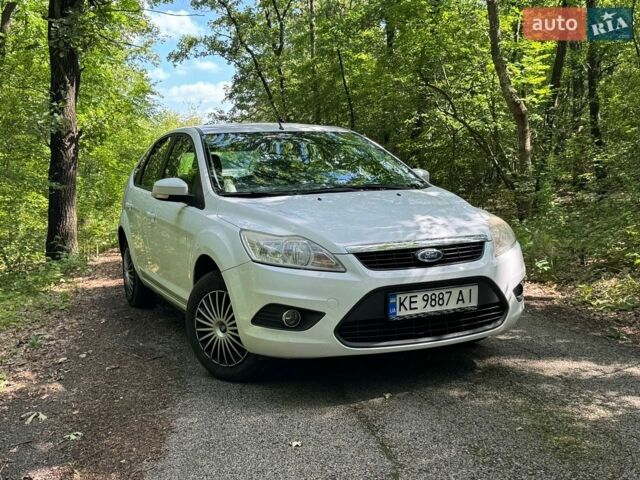 Белый Форд Фокус, объемом двигателя 1.6 л и пробегом 183 тыс. км за 5500 $, фото 1 на Automoto.ua