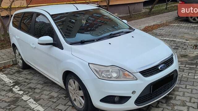 Белый Форд Фокус, объемом двигателя 2 л и пробегом 281 тыс. км за 4300 $, фото 1 на Automoto.ua