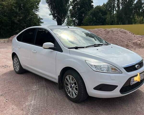 Белый Форд Фокус, объемом двигателя 2 л и пробегом 190 тыс. км за 6300 $, фото 1 на Automoto.ua